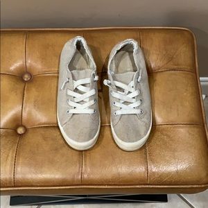 Madden Girl Sneakers Size 6